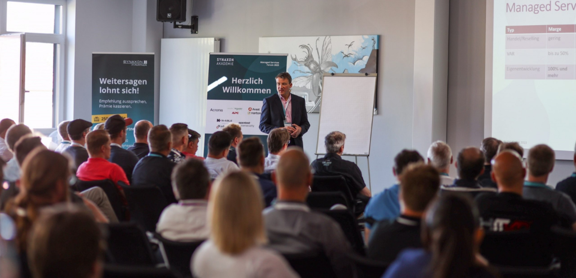 Thorsten Podzimek, Geschäftsführer SAC GmbH, hält mitreißende Keynote zur Eröffnung des Managed Service Forum.