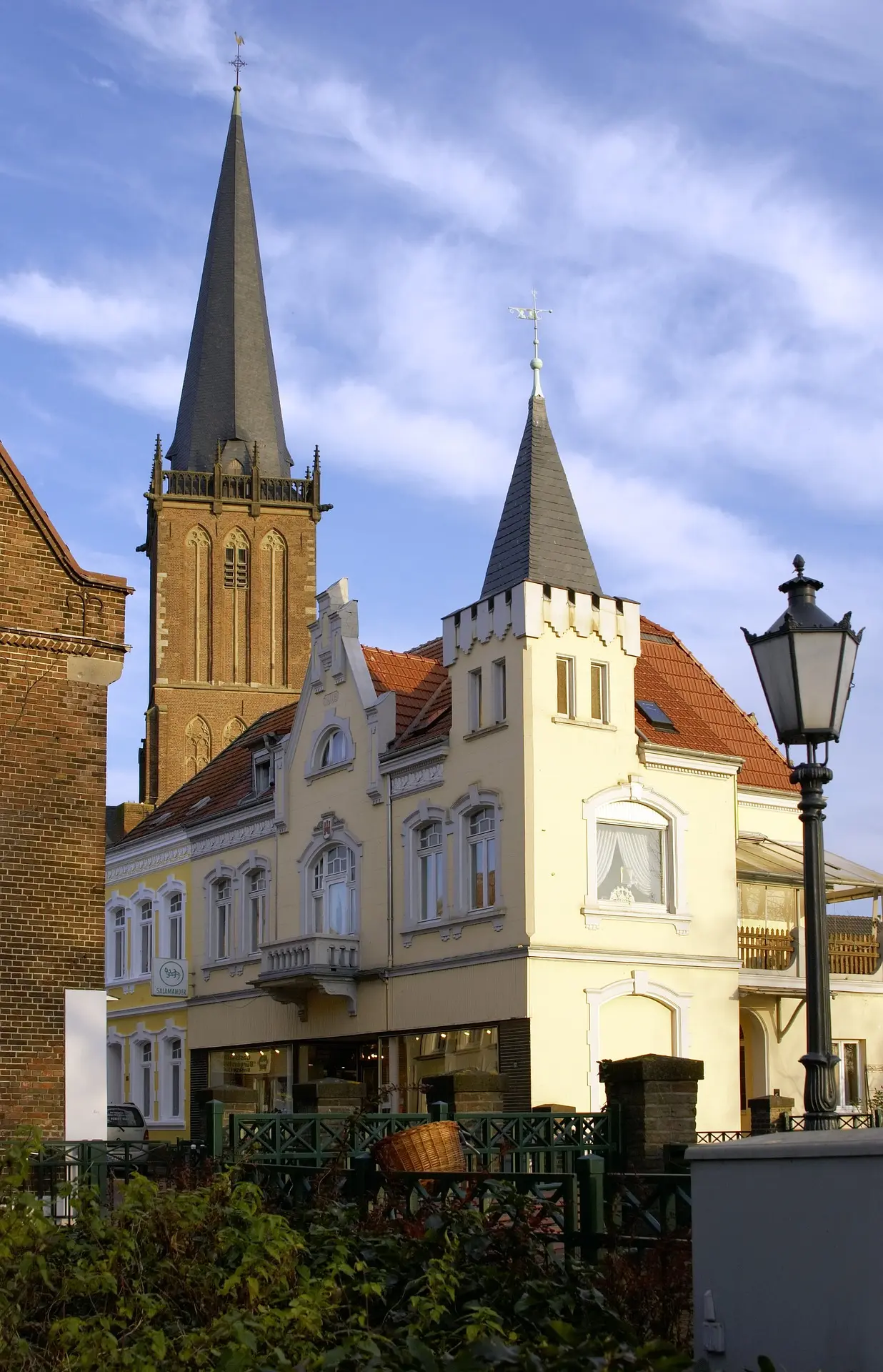 sac_bild_it-dienstleister-kalkar Auf dem Foto ist der Kirchturm von Kalkar zu sehen. SAC ist IT-Dienstleister in Kalkar.