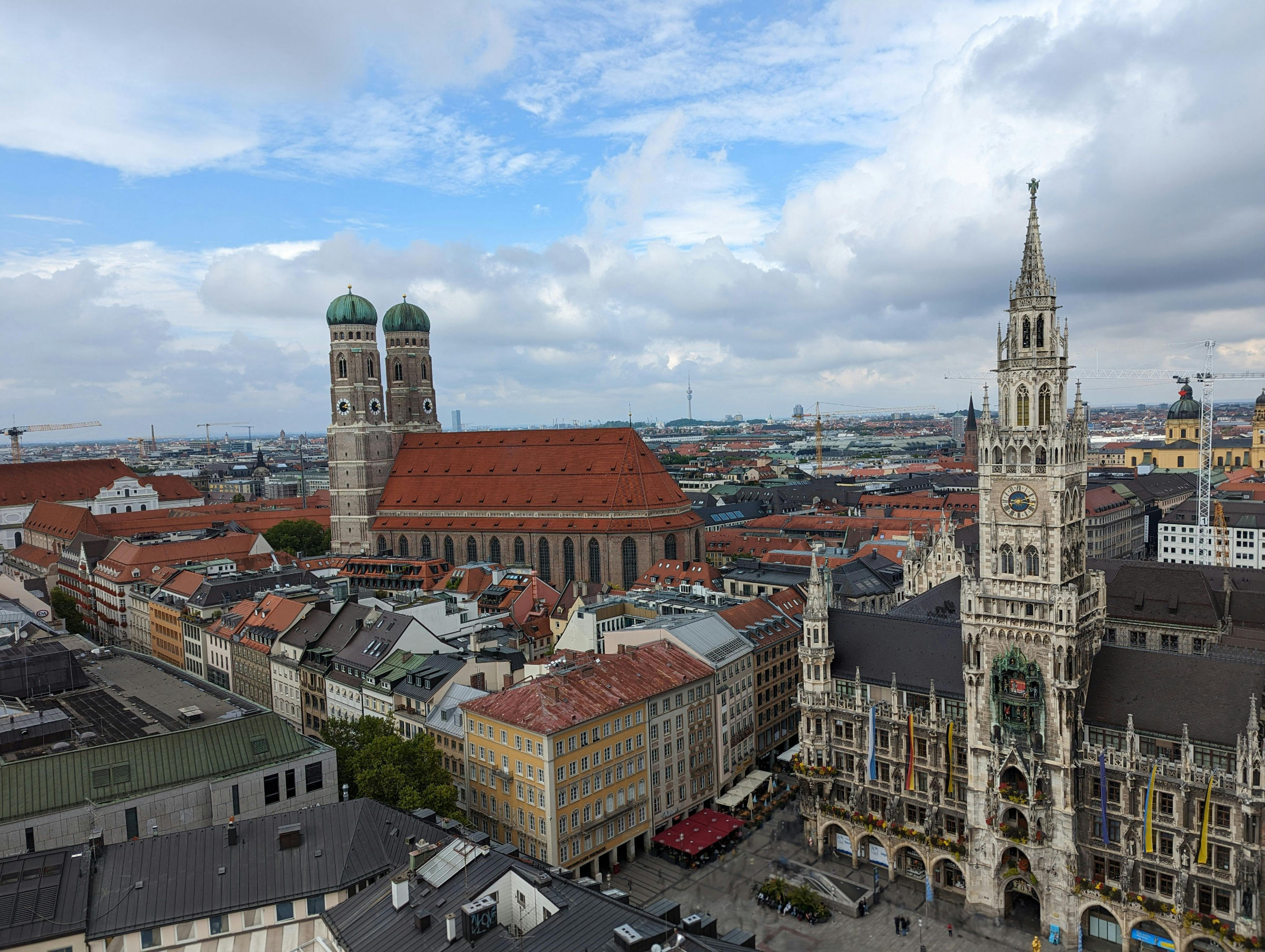 sac_bild_it-dienstleister-muenchen Auf dem Foto ist die Skyline mit historischen Bauwerken von München zu sehen. SAC ist IT-Dienstleister in München.