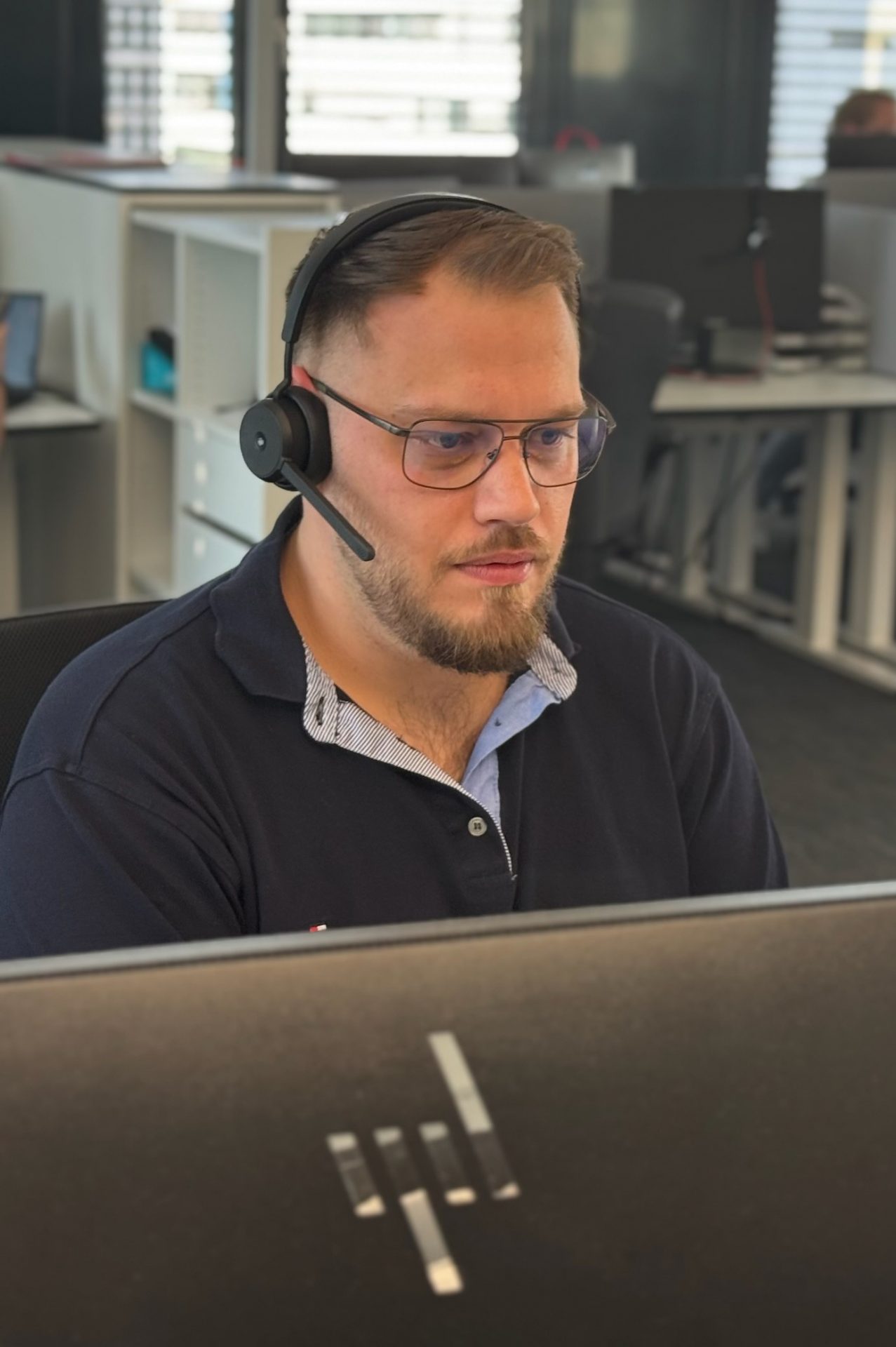 sac_mitarbeiter_telefoniert-mit-kunde